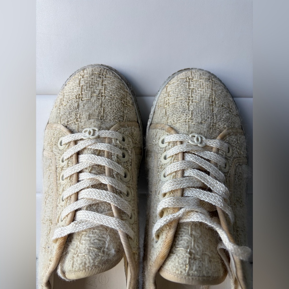 CHANEL Cream Textured Lace-Up Sneakers